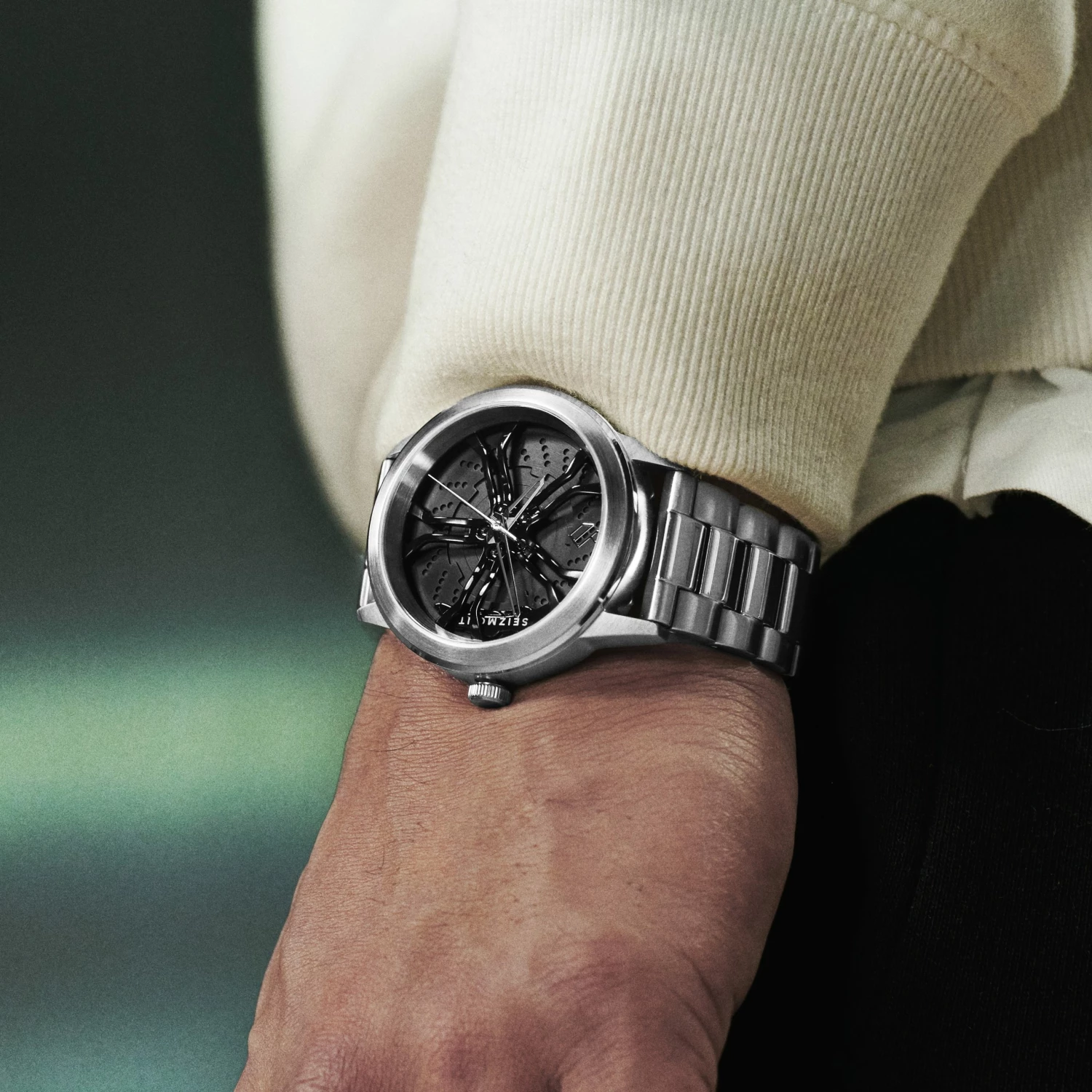 Seizmont Monza | Montre Racing en métal argenté, série limitée 4 Seizmont Monza | Montre Racing en métal argenté, série limitée – Image 2