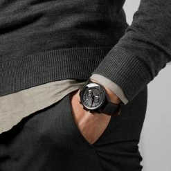 Seizmont Montre chronographe Conan Parva Craftsman -MONTRES Soldes rst megashoot 0 3 parvawatch blackred22022 bjarkejohansen 2