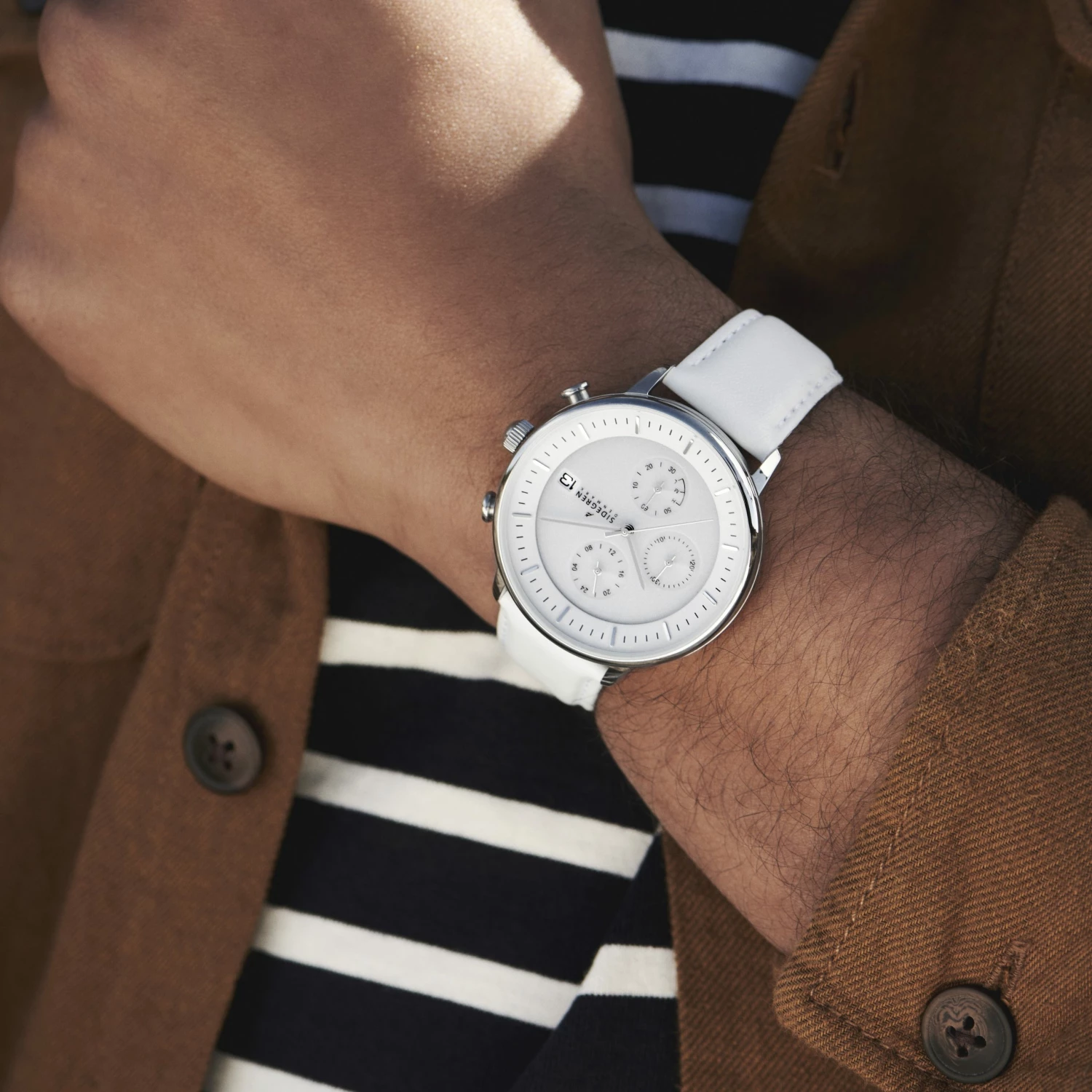 Sidegren Solis | Montre chronographe blanche à énergie solaire 4 Sidegren Solis | Montre chronographe blanche à énergie solaire – Image 2